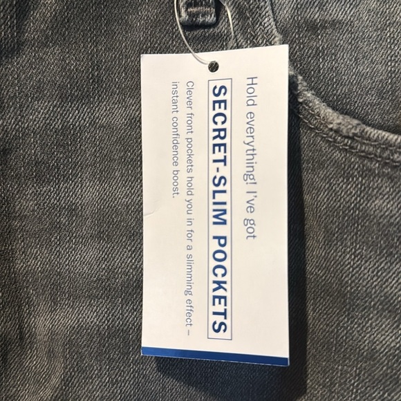 Old navy gray denim high rise shorts - Picture 3 of 3